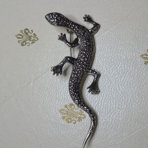 Silvertone (possibly silver plated? Marked 925) Lizard Brooch